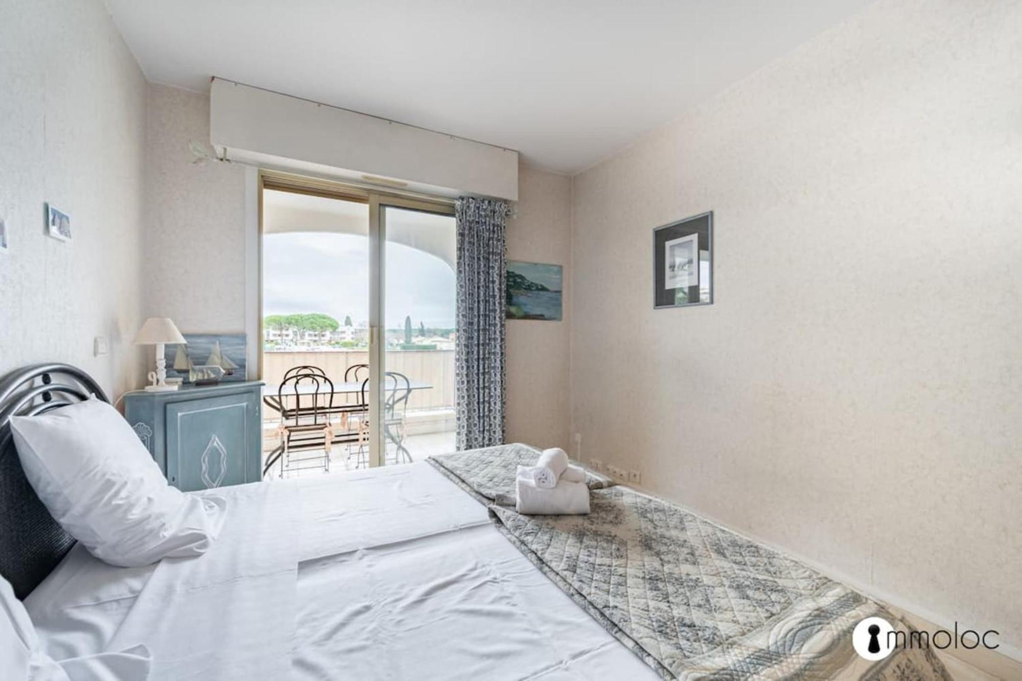 Spacious Apartment With Pool Located In The Marina Of Mandelieu المظهر الخارجي الصورة