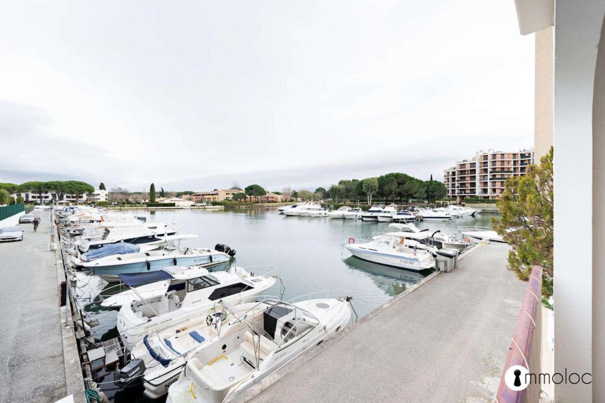 Spacious Apartment With Pool Located In The Marina Of Mandelieu المظهر الخارجي الصورة